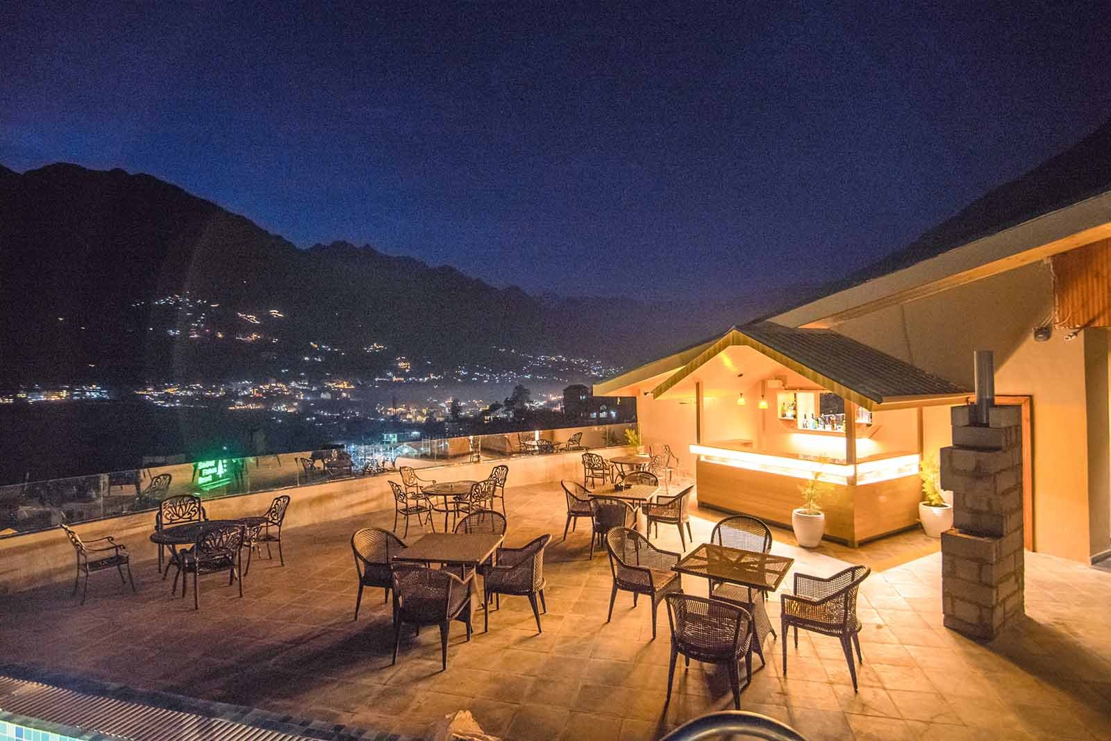 Alpine Meadows-Bar-N-Barbeque Out
