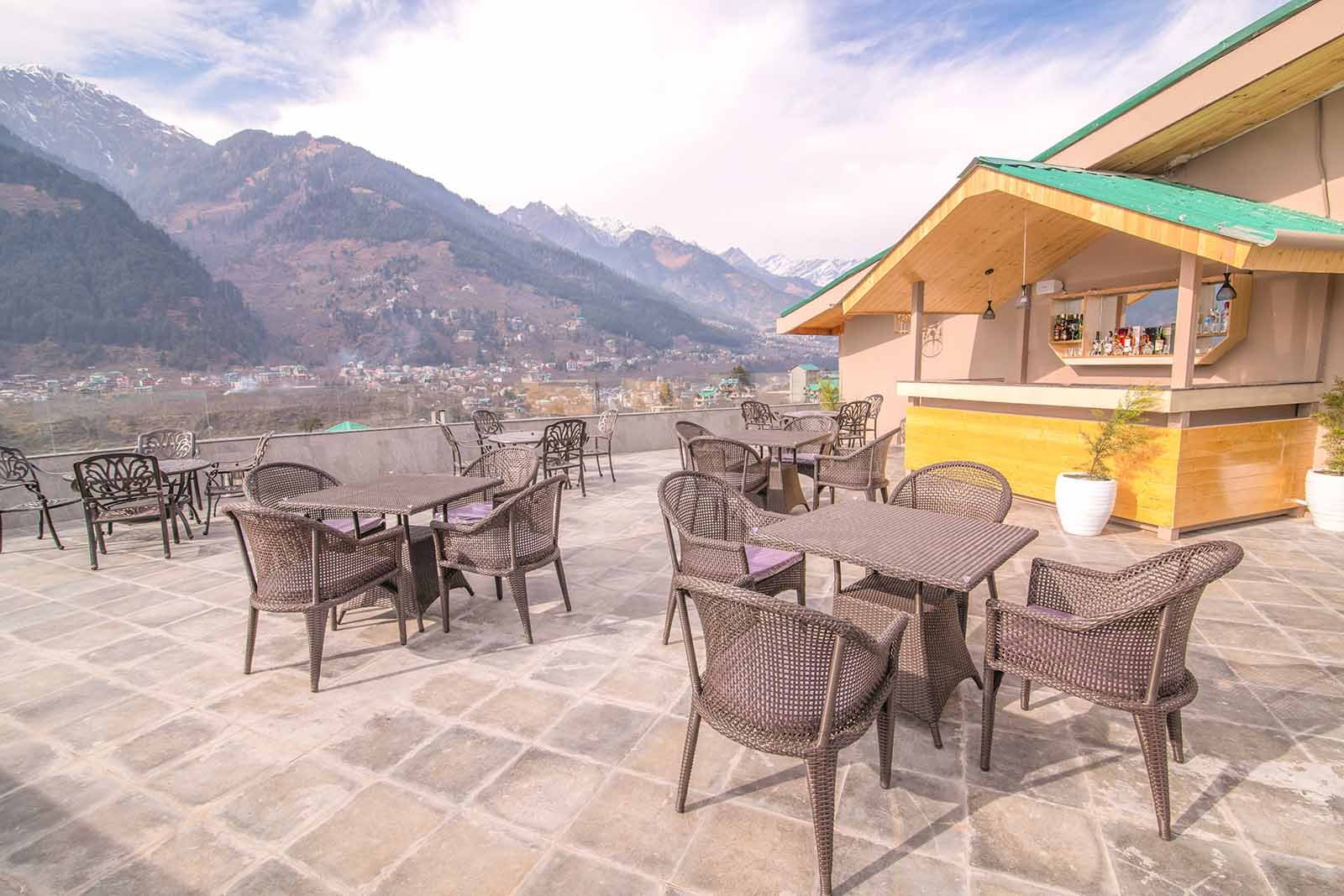 Alpine Meadows-Bar-N-Barbeque tarrace